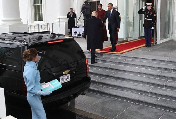 Trump-leaves-Melania-behind-807515